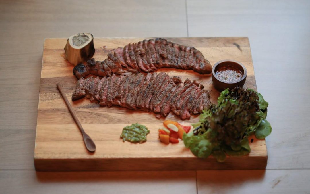 Slices of roast beef on cutting board